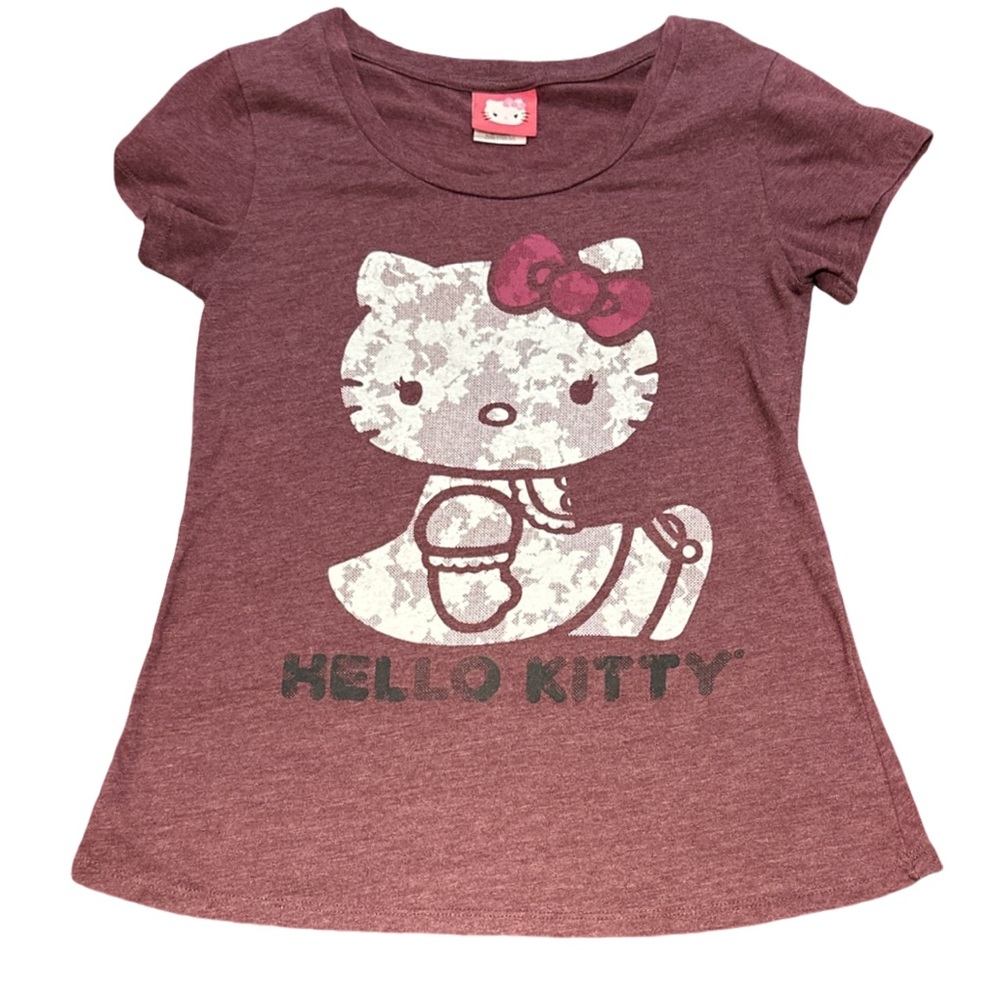 Y2K HELLO KITTY 2011 sanrio women's graphic tee, size small.
